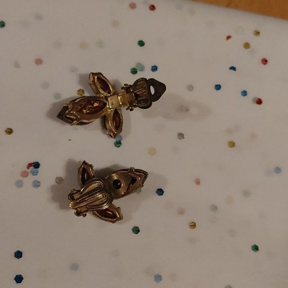 Vintage Crystal Clip On earrings - Picture 3 of 3